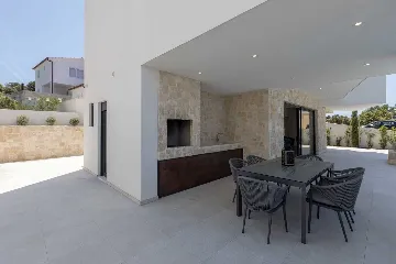 Ražanj Villa for 8 with Heated Infinity Pool