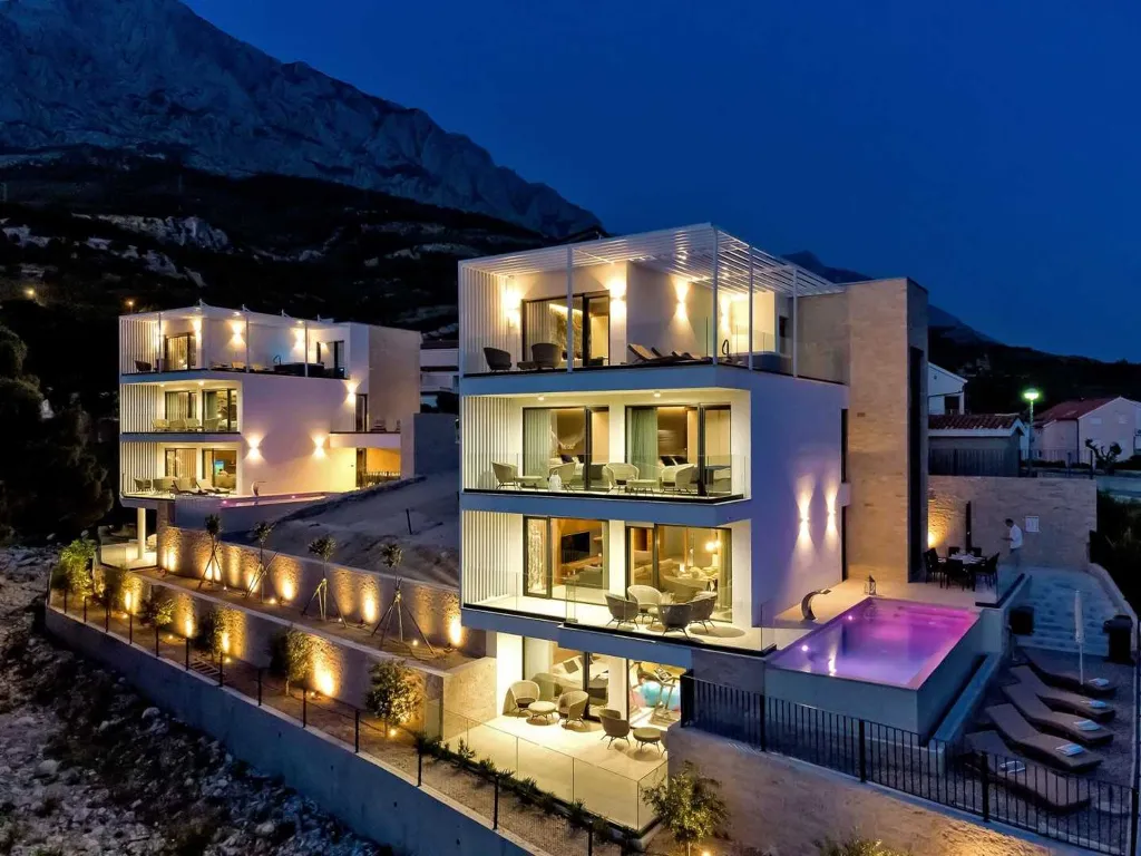 Villa in Promajna for 8 Guests with Heated Pool