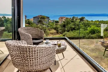 Villa in Promajna for 8 Guests with Heated Pool