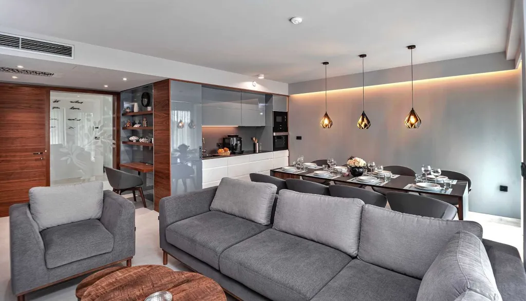 Villa in Promajna for 8 Guests with Heated Pool