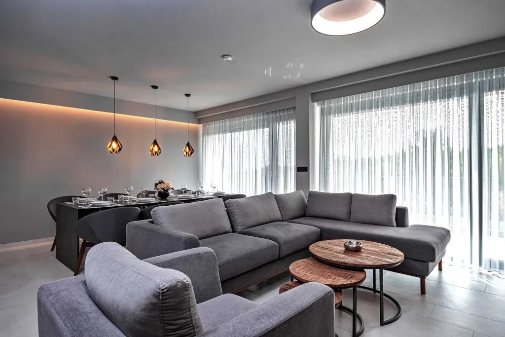 Villa in Promajna for 8 Guests with Heated Pool