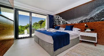 Villa in Promajna for 8 Guests with Heated Pool