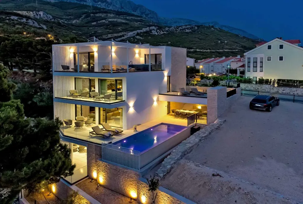 Promajna Villa for 8 Guests with Heated Pool