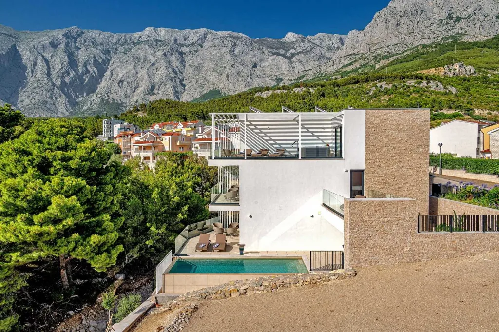 Promajna Villa for 8 Guests with Heated Pool
