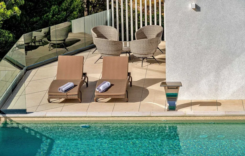 Promajna Villa for 8 Guests with Heated Pool