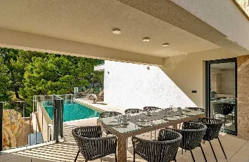 Promajna Villa for 8 Guests with Heated Pool