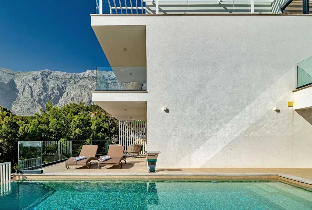 Promajna Villa for 8 Guests with Heated Pool