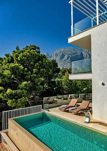 Promajna Villa for 8 Guests with Heated Pool