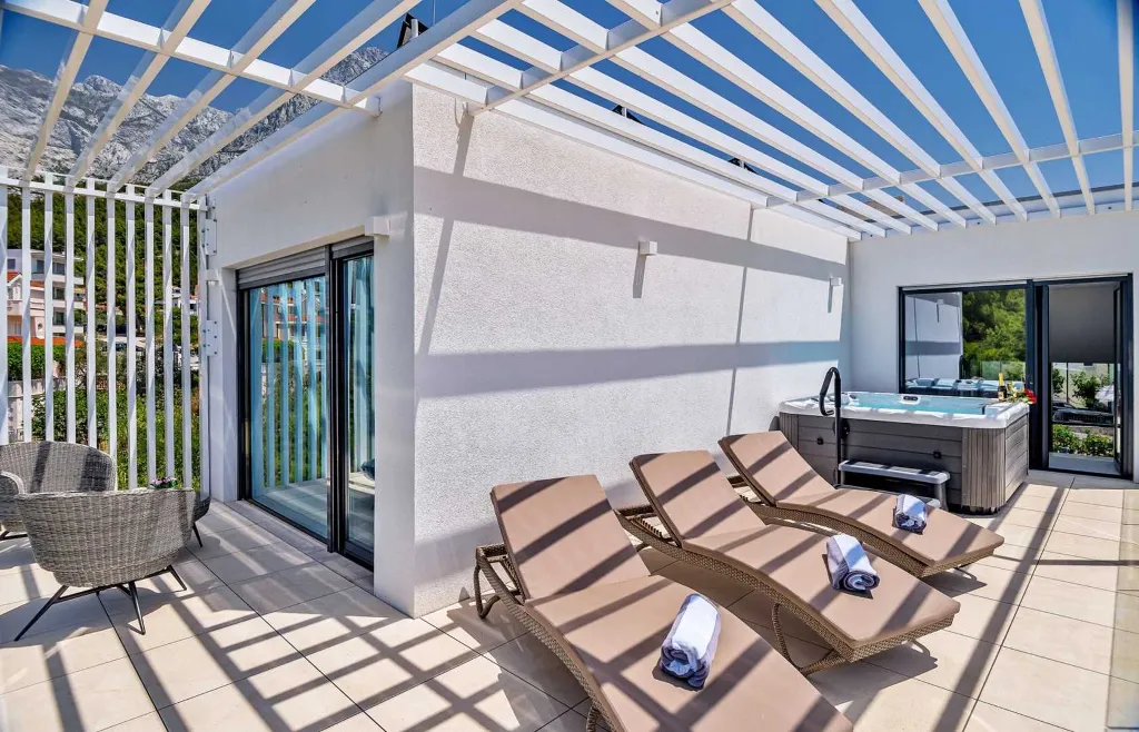 Promajna Villa for 8 Guests with Heated Pool
