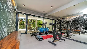 Promajna Villa for 8 Guests with Heated Pool