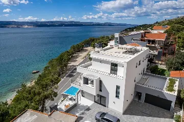 Seafront Villa for 10 Guests in Lokva Rogoznica