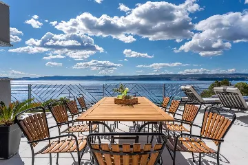 Seafront Villa for 10 Guests in Lokva Rogoznica