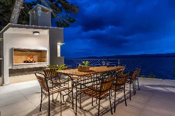 Seafront Villa for 10 Guests in Lokva Rogoznica