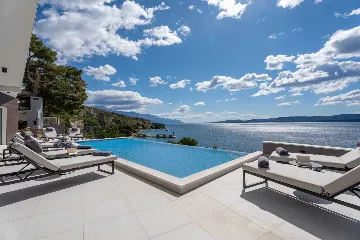 Seafront Villa for 10 Guests in Lokva Rogoznica