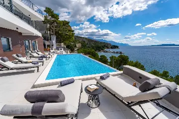 Seafront Villa for 10 Guests in Lokva Rogoznica
