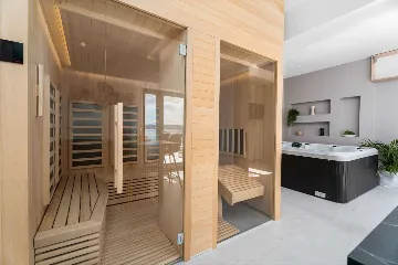 Seafront Villa for 10 Guests in Lokva Rogoznica