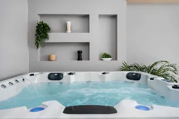 Seafront Villa for 10 Guests in Lokva Rogoznica