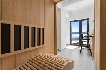 Seafront Villa for 10 Guests in Lokva Rogoznica