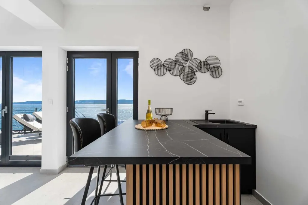 Seafront Villa for 10 Guests in Lokva Rogoznica