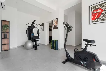 Seafront Villa for 10 Guests in Lokva Rogoznica