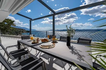 Seafront Villa for 10 Guests in Lokva Rogoznica