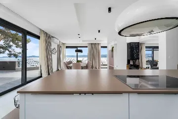 Seafront Villa for 10 Guests in Lokva Rogoznica