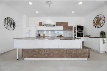 Seafront Villa for 10 Guests in Lokva Rogoznica