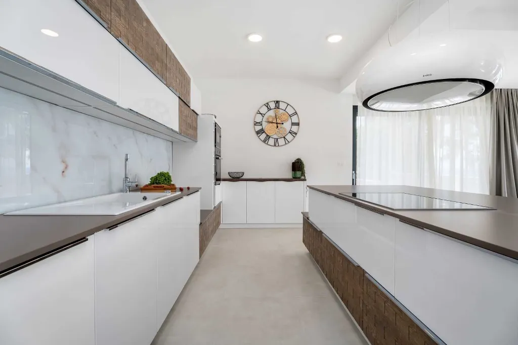 Seafront Villa for 10 Guests in Lokva Rogoznica
