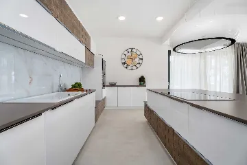 Seafront Villa for 10 Guests in Lokva Rogoznica