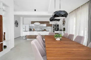 Seafront Villa for 10 Guests in Lokva Rogoznica