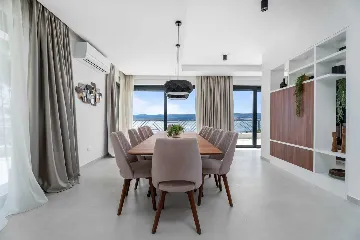 Seafront Villa for 10 Guests in Lokva Rogoznica