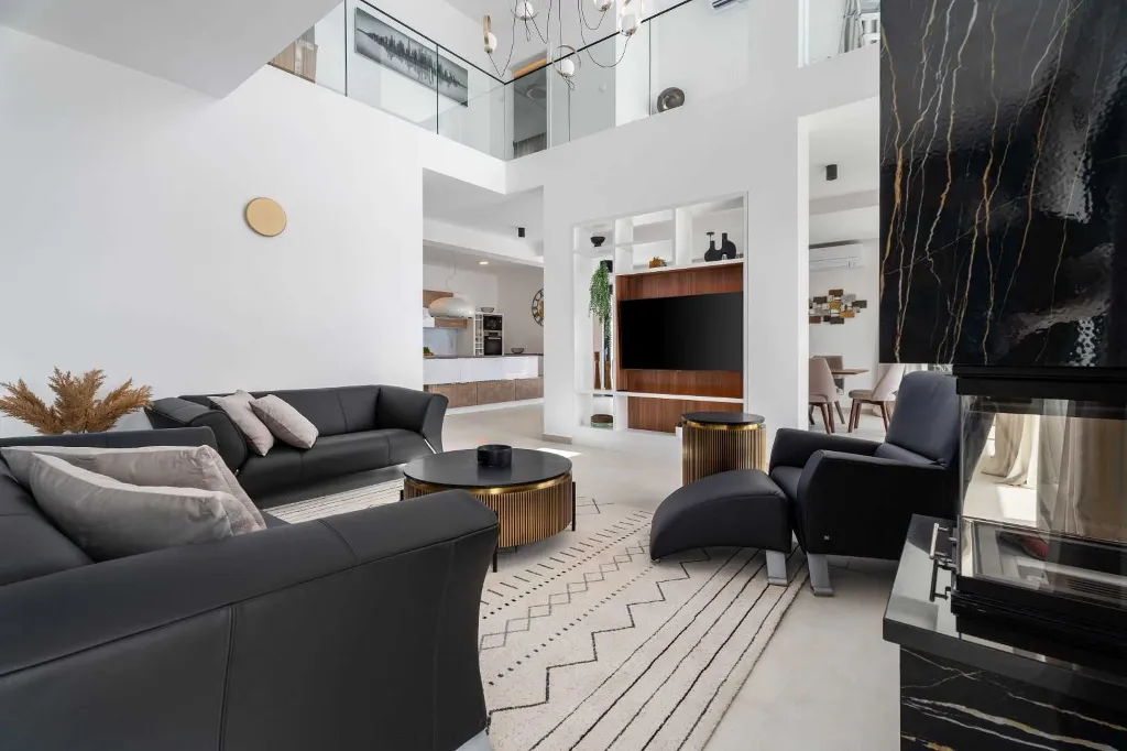 Seafront Villa for 10 Guests in Lokva Rogoznica