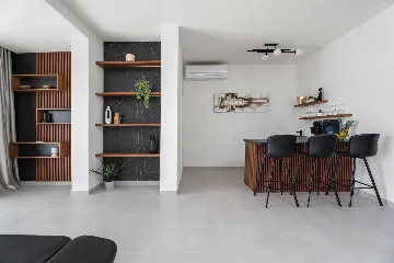 Seafront Villa for 10 Guests in Lokva Rogoznica