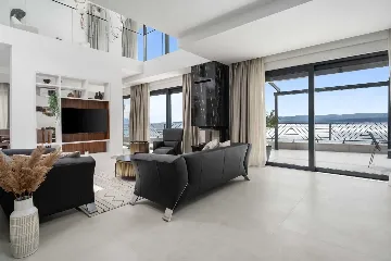 Seafront Villa for 10 Guests in Lokva Rogoznica