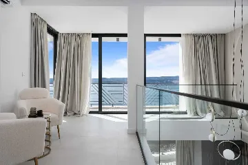 Seafront Villa for 10 Guests in Lokva Rogoznica