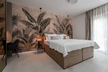 Seafront Villa for 10 Guests in Lokva Rogoznica