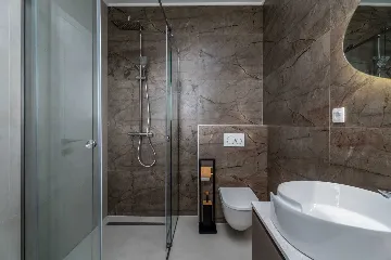 Seafront Villa for 10 Guests in Lokva Rogoznica