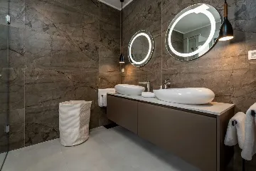 Seafront Villa for 10 Guests in Lokva Rogoznica