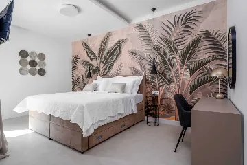 Seafront Villa for 10 Guests in Lokva Rogoznica