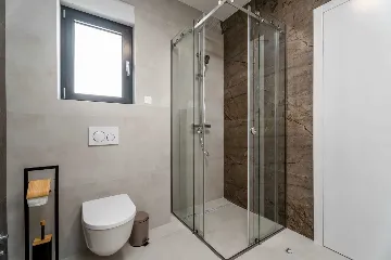 Seafront Villa for 10 Guests in Lokva Rogoznica