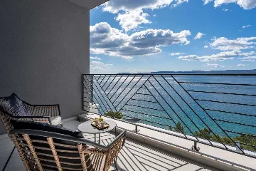 Seafront Villa for 10 Guests in Lokva Rogoznica