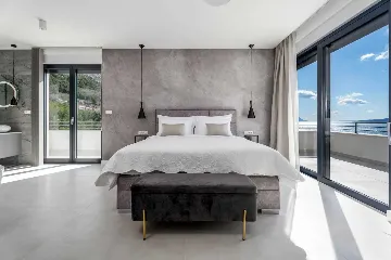 Seafront Villa for 10 Guests in Lokva Rogoznica