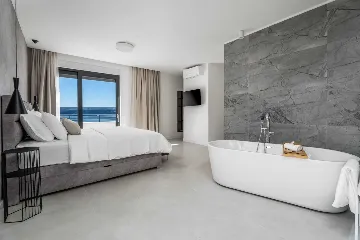 Seafront Villa for 10 Guests in Lokva Rogoznica