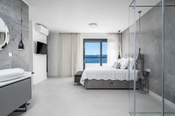 Seafront Villa for 10 Guests in Lokva Rogoznica