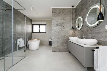 Seafront Villa for 10 Guests in Lokva Rogoznica