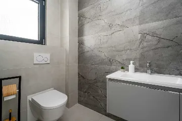 Seafront Villa for 10 Guests in Lokva Rogoznica