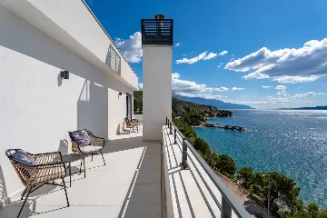 Seafront Villa for 10 Guests in Lokva Rogoznica