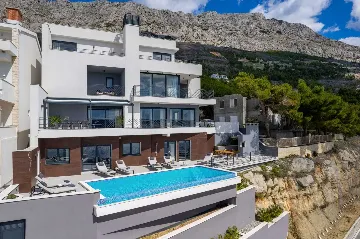 Seafront Villa for 10 Guests in Lokva Rogoznica