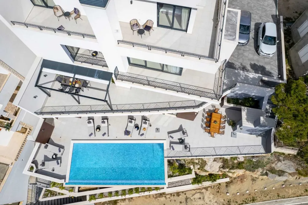 Seafront Villa for 10 Guests in Lokva Rogoznica