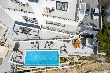 Seafront Villa for 10 Guests in Lokva Rogoznica